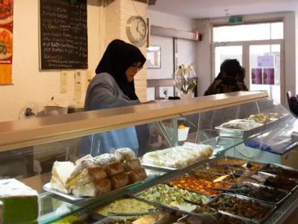Rumah Makan Padang Ibunda Shireen & Zaskia Sungkar di Belanda Sampai Antre, Paling Laku Rendang