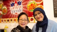 <p>Ibunda Shireen dan Zaskia Sungkar. Fenny Bauty, membuka rumah makan Padang di Belanda. Fenny sendiri memang diketahui menetap di Negara Kincir Angin itu setelah beberapa tahun menikah dengan Khalid Schumater. (Foto: Instagram @fenny.bauty)</p>