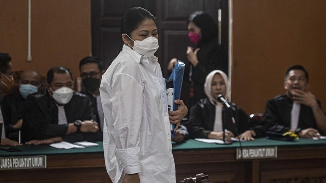 Pengacara Putri membalas replik JPU yang membawa nama perempuan yang dianggap mulia dalam setiap agama seperti Khadijah, Bunda Maria, hingga Dewi Sinta.