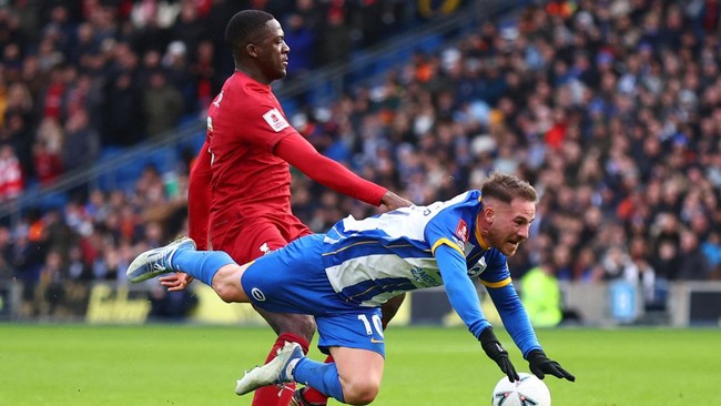 Tiga bintang Liverpool yang lolos dari hukuman kartu merah saat melawan Brighton and Hove Albion dalam Piala FA di Stadion Amex, Minggu (29/1).