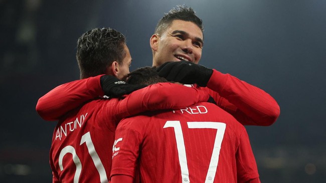 Manchester United lolos ke 16 besar Piala FA usai menang 3-1 atas Reading di Stadion Old Trafford, Minggu (29/1) dini hari WIB.