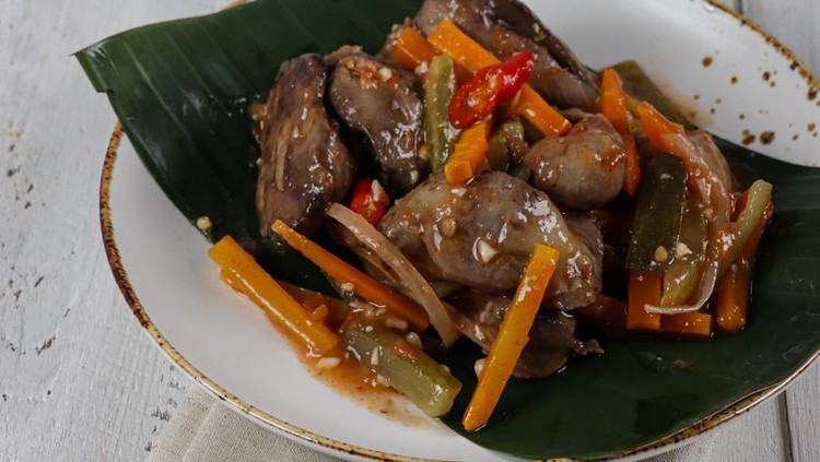 1388666947 Ati ampela ayam goreng saus asam manis. Chicken Liver and Gizzard fried chicken with sweet and sour sauce.