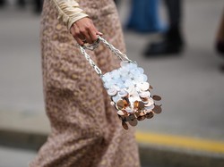 Ragam Tas  yang Bakal Rajai Tren 2023, Ada Punk Style dan Denim Bag