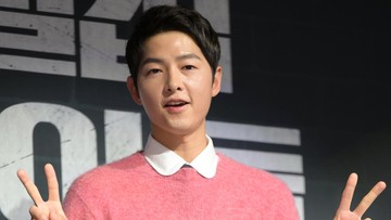 SEOUL, SOUTH KOREA - NOVEMBER 17: Korean actor Song Joong-ki during a press conference of JTBC drama 'Reborn Rich' at Fairmont Ambassador Hotel on November 17 2022 in Seoul, South Korea. (Photo by The Chosunilbo JNS/Imazins via Getty Images)