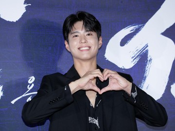 Actor Park Bo-gum signs with The Black Label