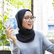 Jauhi 5 Kebiasaan Buruk Pekerja Kantoran Ini, Kalau Kamu Ingin Tanggal Tua Bahagia dan Cepat Kaya Raya!