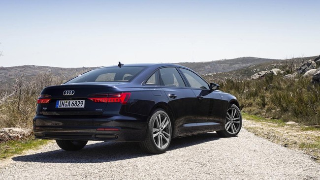 Polisi mengklaim menemukan bekas kecelakaan pada kendaraan Audi A6 yang dikendarai oleh tersangka Sugeng Guruh Gautama.