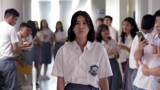 Shenina Cinnamon Tulis Cerita Fantasi Demi Dalami Peran di Dear David Shenina Cinnamon menulis cerita fantasi sesuai dengan hobi karakternya dalam film Dear David sesuai arahan sutradara Lucky Kuswandi.