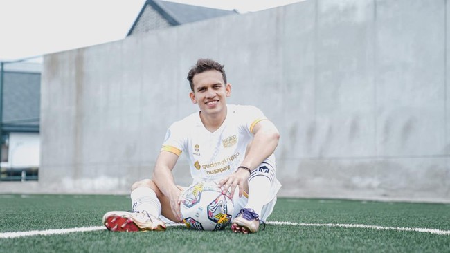 Netizen memberi reaksi terhadap keputusan Egy Maulana Vikri bermain di Liga 1 Indonesia dengan memperkuat Dewa United.
