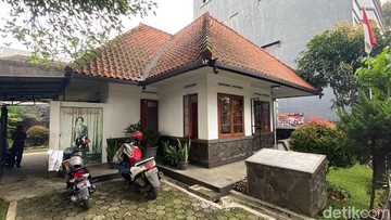 SOEKARNO MELAMAR INGGIT
