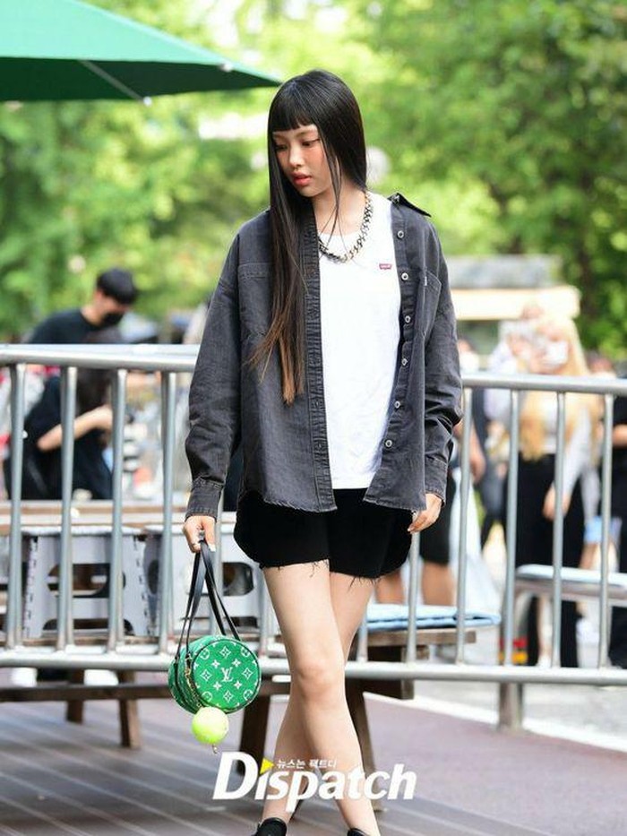 Anggota termuda NewJeans yaitu Hyein diumumkan sebagai Brand Ambassador dari Louis Vuitton tepat pada 30 Desember 2022 lalu./ Foto: Dispatch