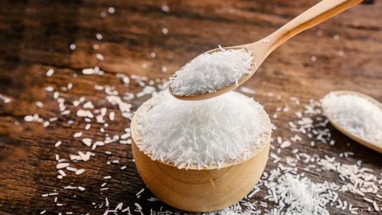 Ilustrasi Benarkah Micin Bikin Bodoh mono sodium glutamate (MSG) or seasoning ,gourmet powder on wooden table