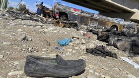 FOTO: Horor Kecelakaan Bus Maut Jatuh ke Jurang di Pakistan