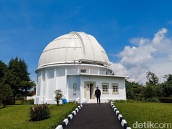 Melihat Koleksi Observatorium Bosscha Bandung Barat