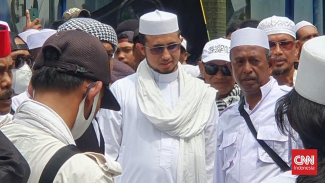 Menantu Rizieq Shihab, Habib Muhammad bin Husein Alatas turut hadir dalam aksi bela Al-Quran di kedutaan besar Swedia-Denmark.