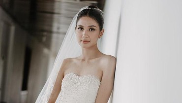7 Detail Penampilan Mikha Tambayong Pakai Gaun Mendiang Ibunda di Pernikahan