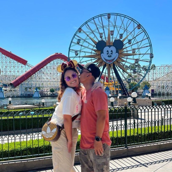 <p>"Siapin kopernya sayangku. Let’s Go kita kemana??? Hahahahaha. Love you so much pokoknya," kata Wendy Cagur mesra. (Foto: Instagram: @revtiayunatasya)</p>