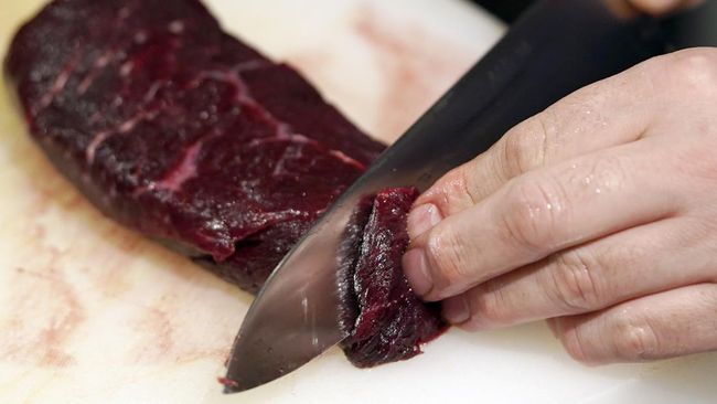 Jepang Bakal Jual Daging Ikan Paus Lewat Mesin Otomatis Sebuah perusahaan di Jepang bakal menjual daging ikan paus melalui mesin penjual otomatis.