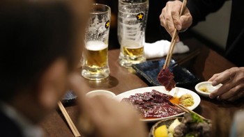 FOTO: Berburu Sajian Daging Ikan Paus di Jepang