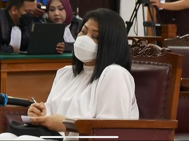 img-title Putra Bungsu Ferdy Sambo Ultah, Putri Candrawathi: Maafkan Mama Ya Mas