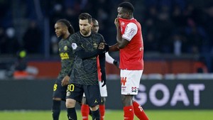 FOTO: Diwarnai Kartu Merah, Bintang PSG Tak Berkutik Lawan Reims