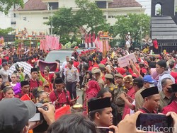 Megawati Hadiri Pelantikan Walkot Semarang Disambut Rebana dan Barongsai