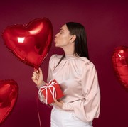 Nggak Perlu Bingung Lagi, Ini 5 Rekomendasi Hadiah Valentine untuk Pasangan Budget di Bawah Rp100 Ribu!