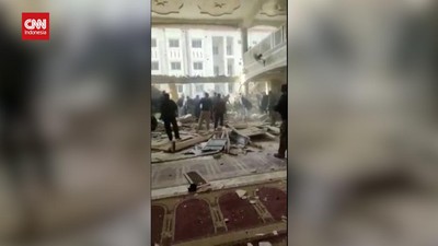 img-title VIDEO: Ledakan di Masjid Markas Polisi Pakistan, 32 Orang Tewas