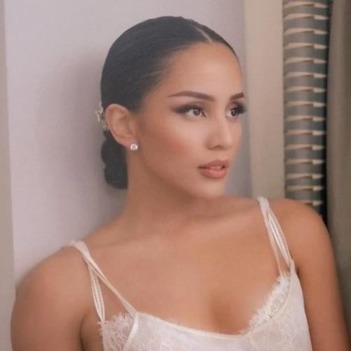 <p>Momen pernikahan Angel turut diabadikan <em>make up artist</em> Bubah Alfian, Bunda. Bubah dipercaya untuk mendandani Angel di hari bahagianya. (Foto: Instagram @bubahalfian)</p>