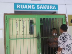 Miris! Anak di Pati Kecanduan HP-Buka Situs Porno hingga Dirawat