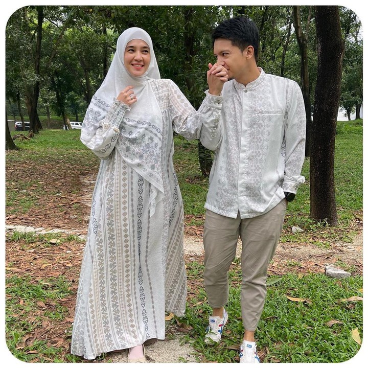 <p>Ya, selama belasan tahun menikah, Dhini Aminarti dan Dimas Seto memang belum dikaruniai seorang anak. "Bismillah smga tahun ini allah melengkapi kluarga klian. Doa dari jauh untuk kalian," ujar akun @aias*****. (Foto: Instagram @dhiniaminarti)<br /><br /><br /></p>