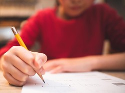40 Contoh Narrative Text Singkat Berbagai Tema, Lengkap dengan Artinya