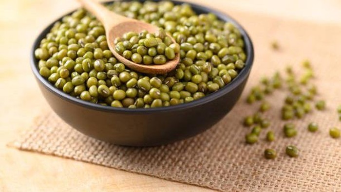 Kacang hijau dapat dijadikan masker wajah dan berguna untuk menghaluskan kulit wajah