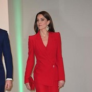 Kate Middleton Tampil Serba Merah dan Mewah Pakai Busana Seharga Puluhan Juta