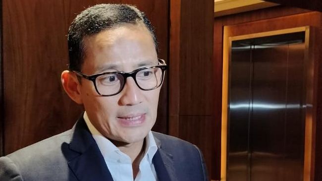 Menparekraf Sandiaga Uno menjawab soal harapan publik yangin ingin konser Coldplay di Jakarta ditambah satu hari.