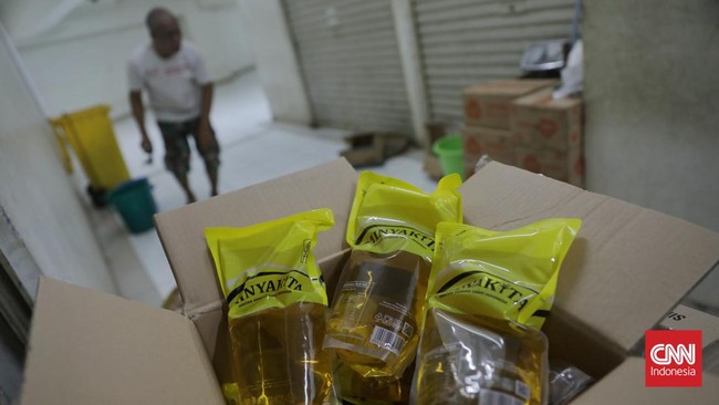 Dewan Sawit Minta Pemerintah Tunjuk Bulog Jadi Distributor Minyakita Dewan Sawit mendorong pemerintah agar menunjuk Perum Bulog sebagai distributor minyak goreng kemasan rakyat (MGKR) merek Minyakita.