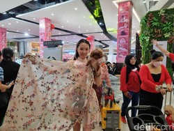 Pesta Mewah Ultah Anjing Anabul Diarak Barongsai-Berbusana ala Kaisar