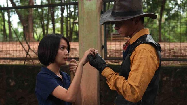 Nama Nicholas Saputra pastinya sudah tidak asing bagi masyarakat Indonesia. Simak rekomendasi film yang dibintangi Nicholas Saputra!