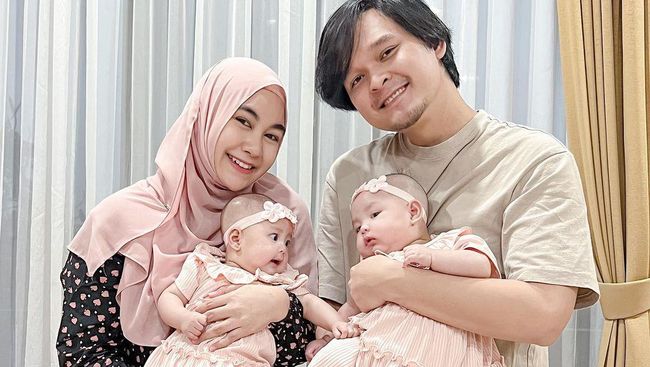 7 Potret Anak Kembar Anisa Rahma di Usia 3 Bulan, Gaya OOTD-nya Bikin Gemas