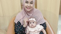 <p>Anisa Rahma melahirkan pada Oktober 2022. Kini, usia Si Kembar sudah genap 3 bulan, lho. (Foto: Instagram: @anisarahma_12)</p>