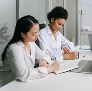 Perlu Kamu Tonton! 5 Rekomendasi Film Ini Akan Menambah Wawasan tentang Perundungan di Kantor