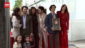 VIDEO: Jonas Brothers Terima Bintang Hollywood Walk of Fame