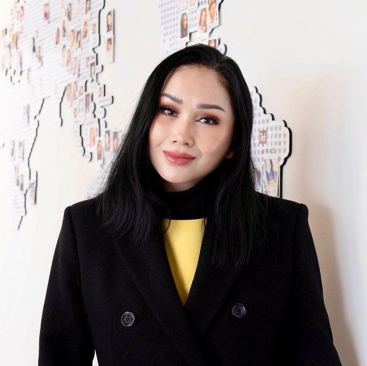 <p>Terbaru, bunda empat orang anak ini kembali mengunggah potret wajahnya usai operasi anti aging. Kali ini, foto wajah yang ditunjukkan lebih jelas meski ia mengaku masih ada beberapa bagian yang bengkak. (Foto: Instagram @ti2dj)<br /><br /><br /></p>