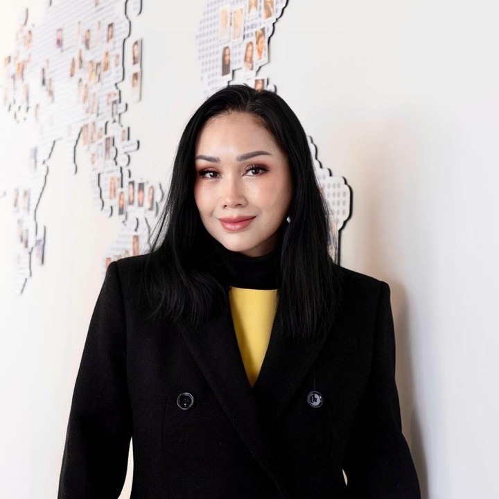 <p>Pelantun<em> Sang Dewi</em> ini juga membeberkan beberapa kisah. Salah satunya alasan ia melakukan tindakan tersebut. "Aku to the point aja ya. Jawabannya adalah karena aku ingin kulit muka dan lehetku kencang kembali, dengan begitu aku terlihat muda dan segar tanpa bantuan makeup tebal. Aku melakukan ini untuk diriku sendiri, untuk kesenangan dan kepuasan diriku sendiri," ujarnya, dikutip dari akun @ti2dj. (Foto: Instagram @ti2dj)<br /><br /><br /></p>