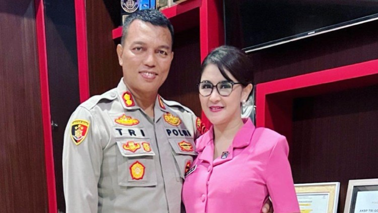 Uut Permatasari dan Suami, Tri Goffarudin Pulungan Uut Permatasari dan Suami, Tri Goffarudin Pulungan