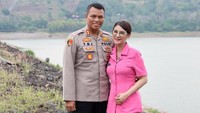 <p>Pada 2021, suami Uut diberi amanah untuk menjadi Kapolres Gowa, Sulawesi Selatan. Namun kini ia sudah menyelesaikan masa jabatannya, Bunda. (Foto: Instagram @uutpermatasari)</p>
