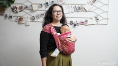 CARA MENGGENDONG BAYI KEMBAR