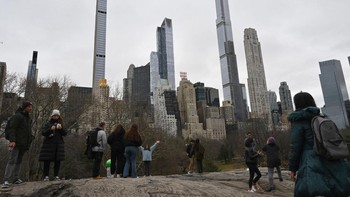 FOTO: Saat Hujan Salju Terlambat Datang di New York