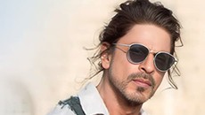 Kronologi Shah Rukh Khan Masuk RS Gegara Heat Stroke