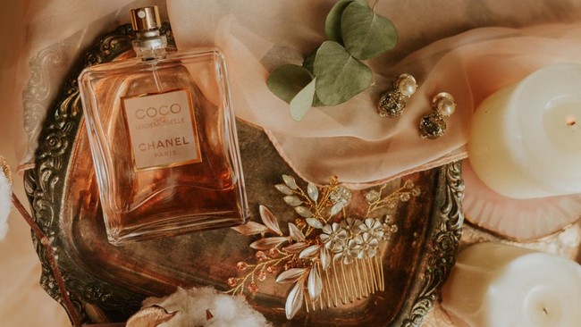 Parfum Louis Vuitton Spell On You Wewangian untuk Perempuan Romantis  Sekaligus Penakluk - Beauty